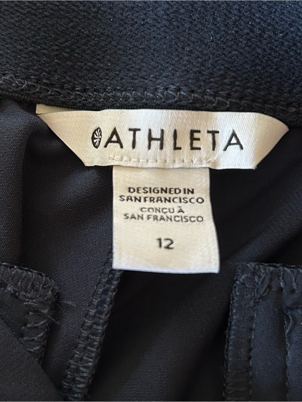 Athleta Highrise Navy Cargo pants - size 12 - NWOT - Picture 6 of 7
